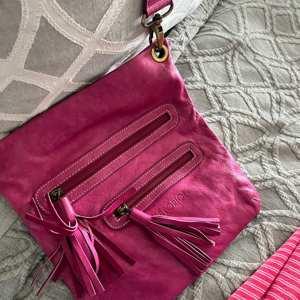 Great warm fushia crossbody bag with fringe - Picture 2 of 8
